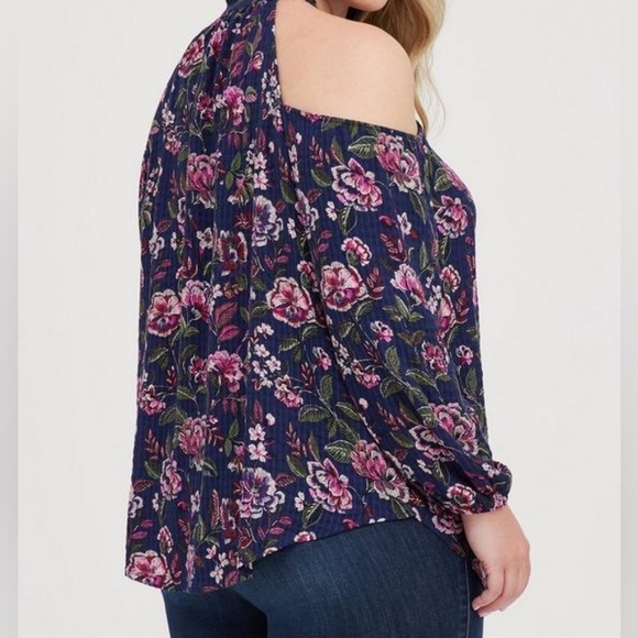 Torrid Crinkle Gauze Cold Shoulder Tie-Front Top Blue With Floral Print Size 2 - Picture 2 of 12